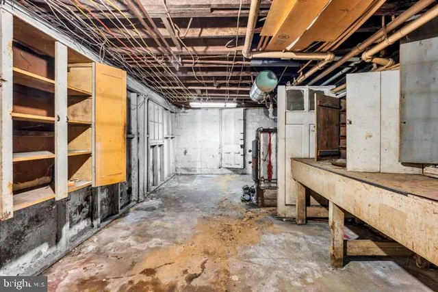 a view of an empty room with furniture