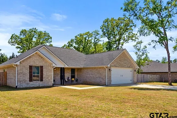 $324,900 | 19379 Cedarpark Place, Lindale, TX 75771