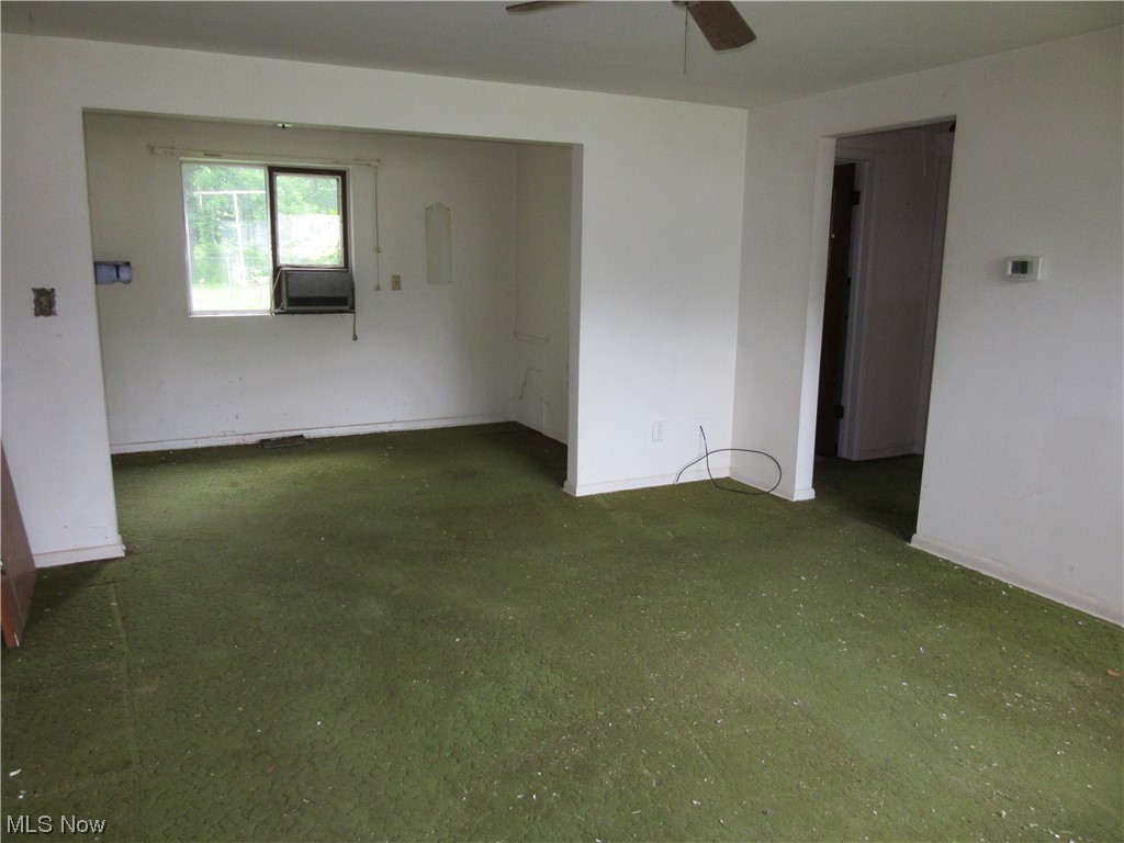 5803 Lake Road Mentor, OH 44060 - Photo 3 of 13 Living Room