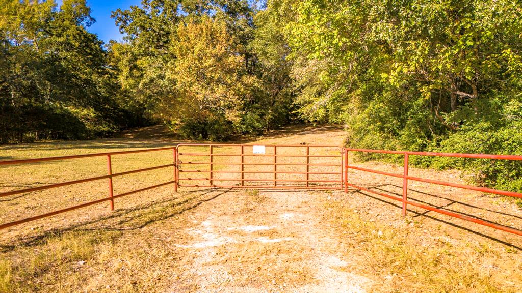 45 Interstate 45 Fairfield, TX 75840 - Photo 28 of 32 a view of wooden fence