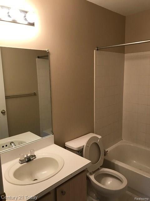 22168 Cape Cod Way, Unit 27 Farmington, MI 48336 - Photo 17 of 24
