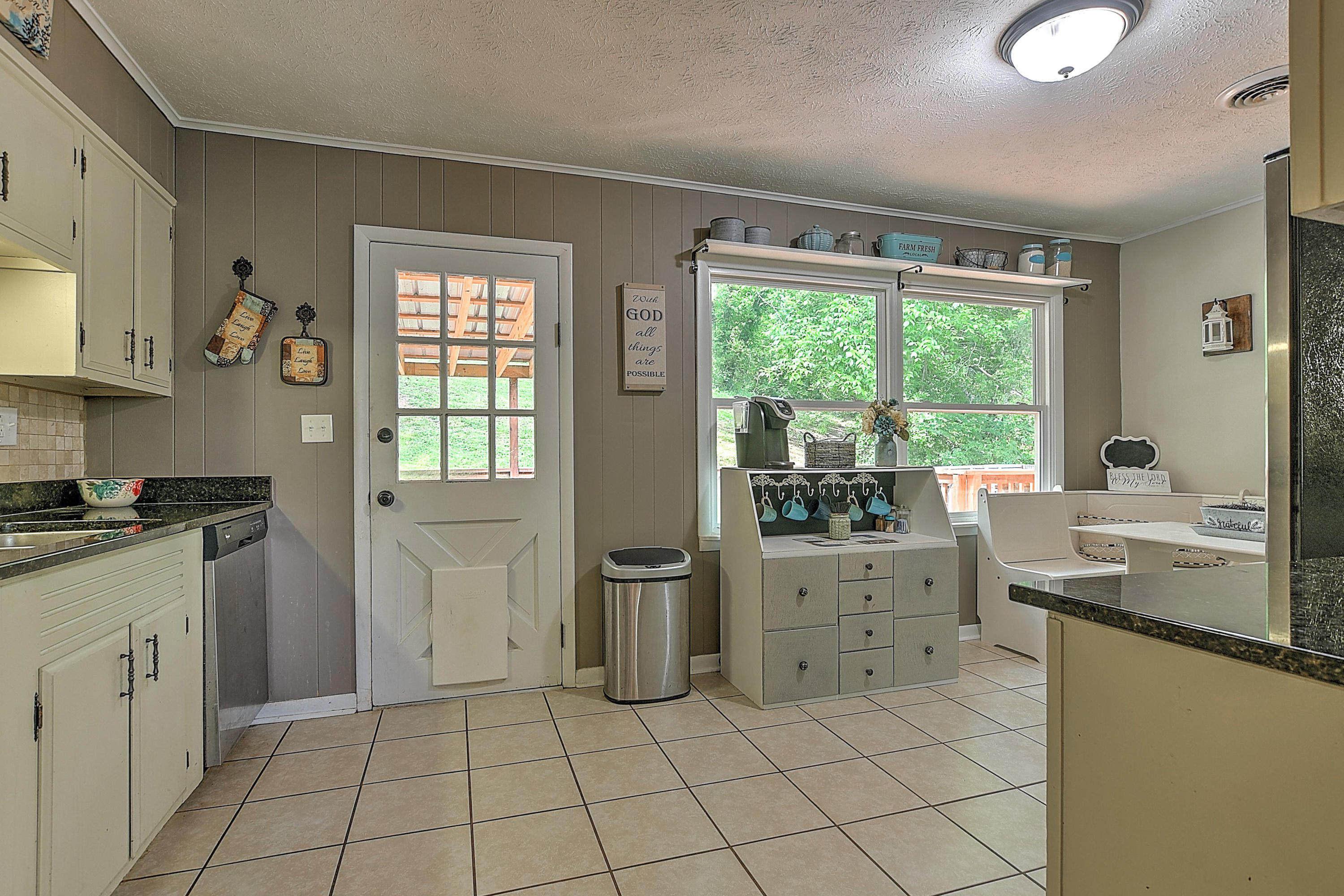 516 Foothills Road Kingsport, TN 37663 - Photo 5 of 33 516 Foothills-6