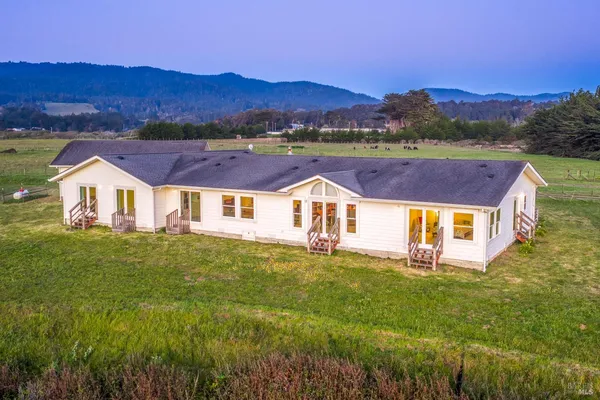 $1,490,000 | 19250 Highway 1, Manchester, CA 95459