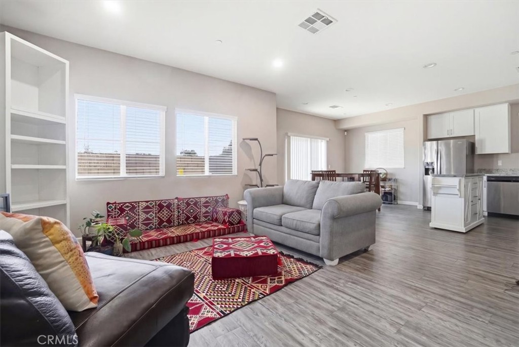 10128 Camino De Rosa Riverside, CA 92503 - Photo 11 of 134