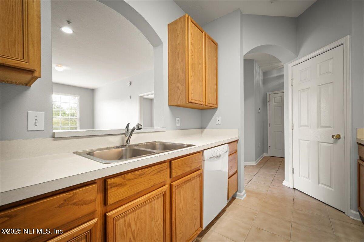 7990 Baymeadows Road East, Unit 1007 Jacksonville, FL 32256 - Photo 7 of 21 08-JAXREP_7990_Baymeadows_Rd_E_Unit_1007