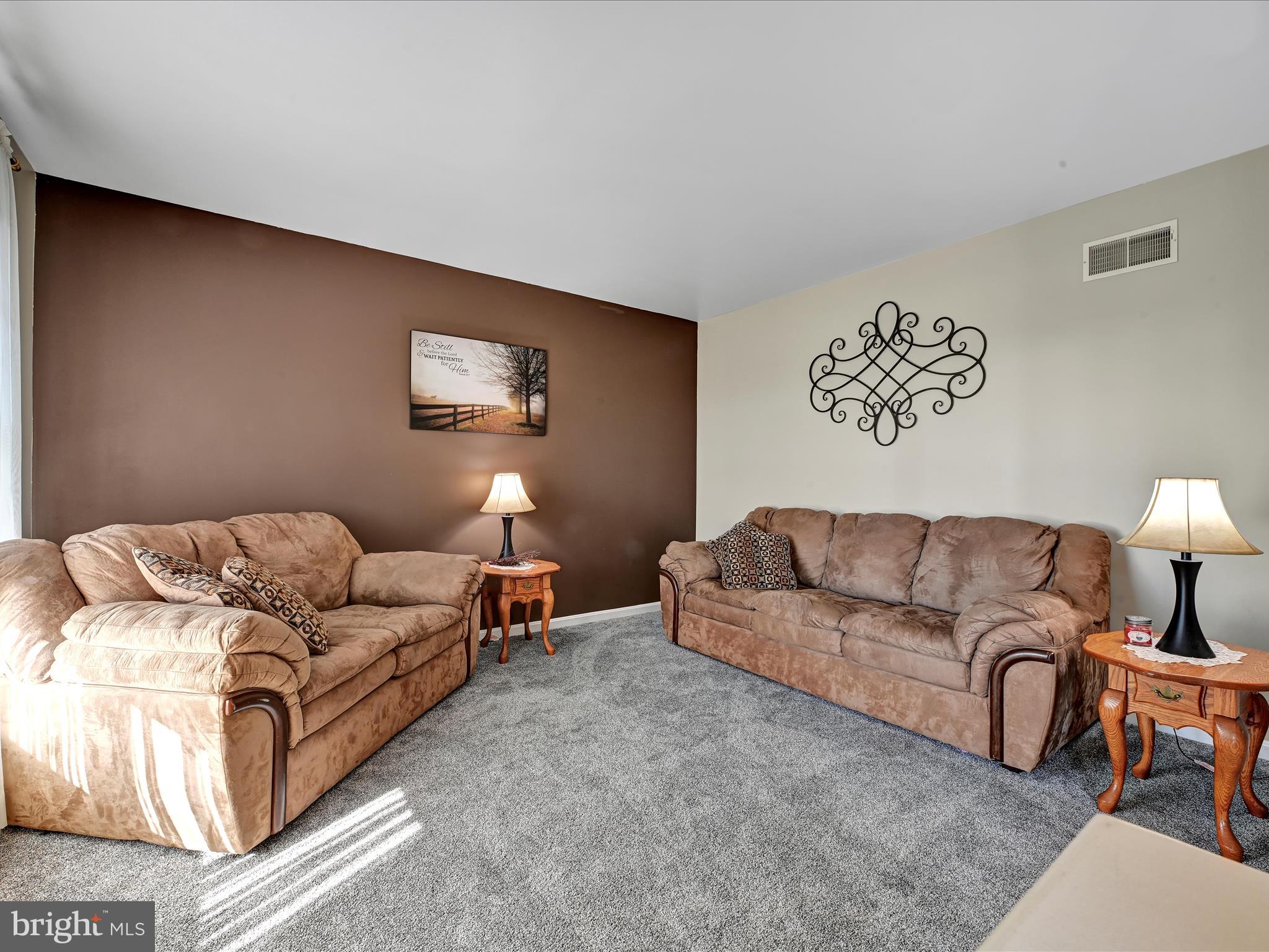 405 Millbach Road Richland, PA 17087 - Photo 8 of 48 Living Room