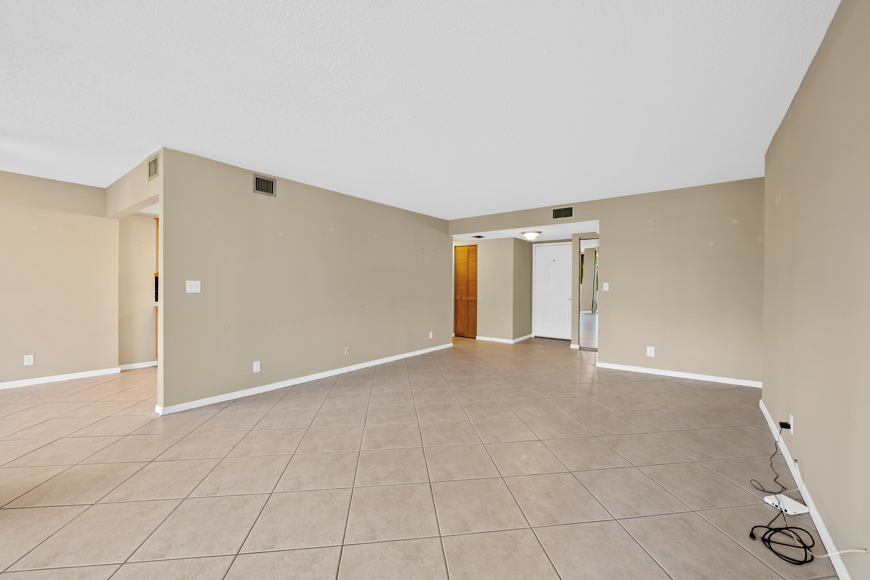 800 Jeffery Street, Unit 103 Boca Raton, FL 33487 - Photo 11 of 40 DSC_6570