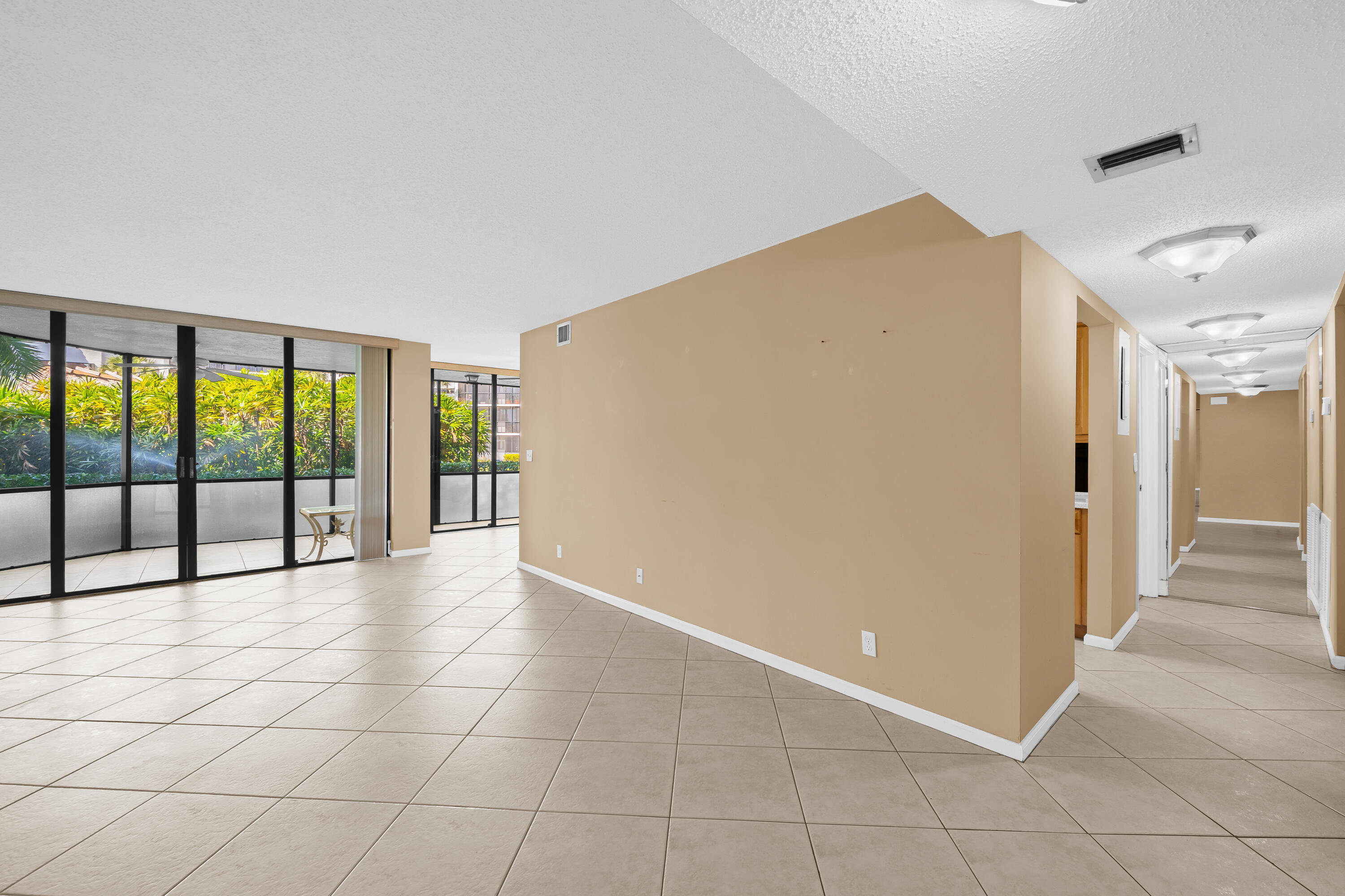 800 Jeffery Street, Unit 103 Boca Raton, FL 33487 - Photo 12 of 40 DSC_6597