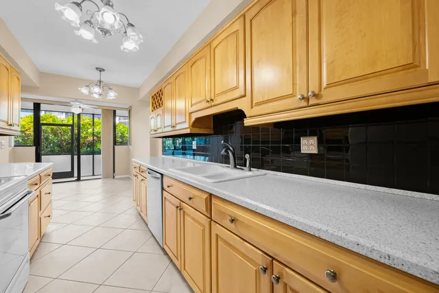 $349,000 | 800 Jeffery Street, Unit 103, Boca Raton, FL 33487