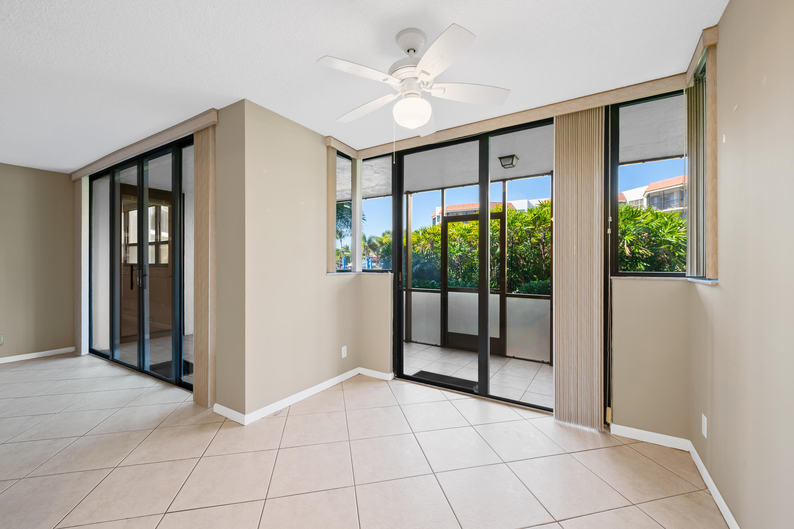 800 Jeffery Street, Unit 103 Boca Raton, FL 33487 - Photo 5 of 40 DSC_6573