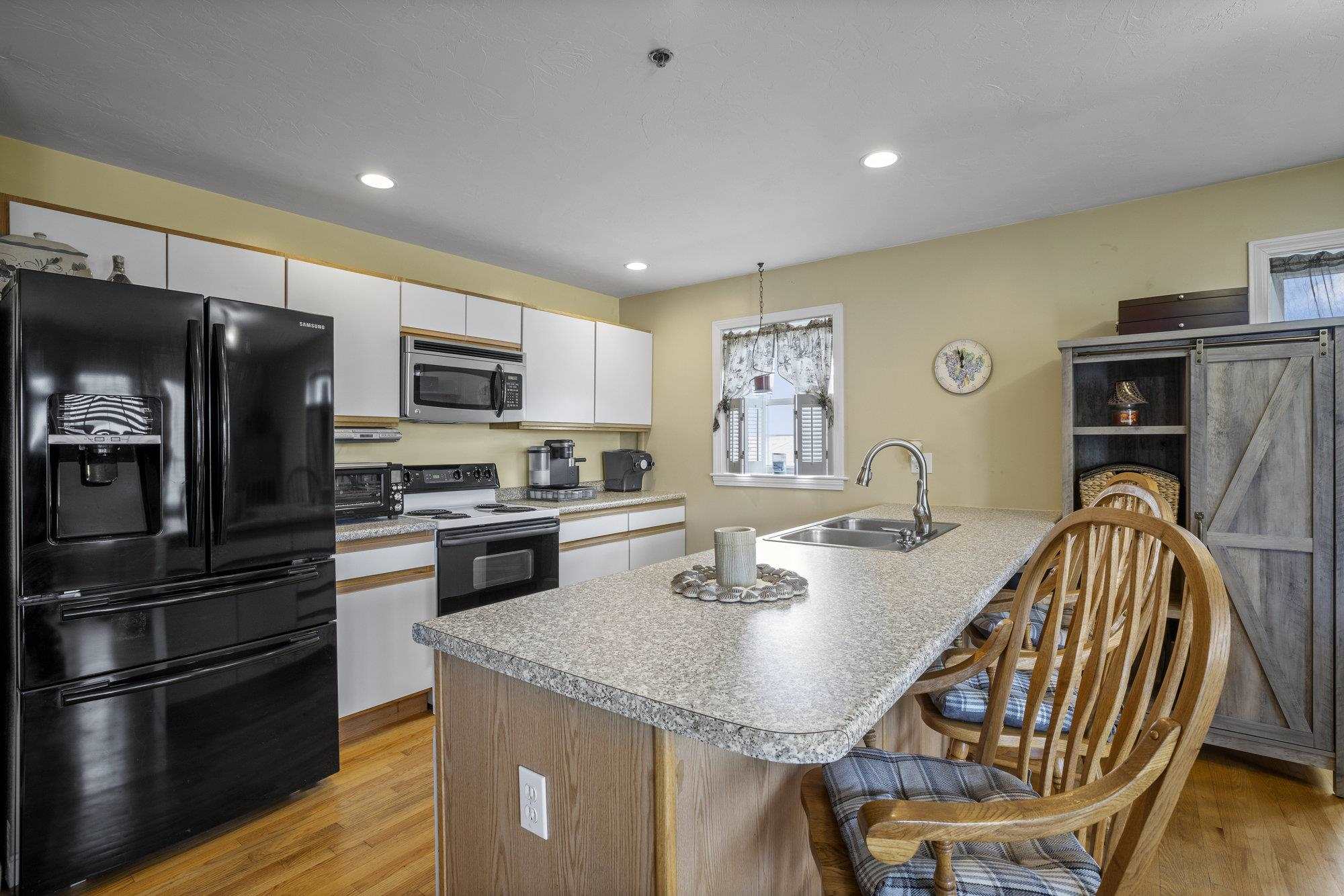 22 J Street, Unit 2 Hampton, NH 03842 - Photo 14 of 36 Gallery Image 14