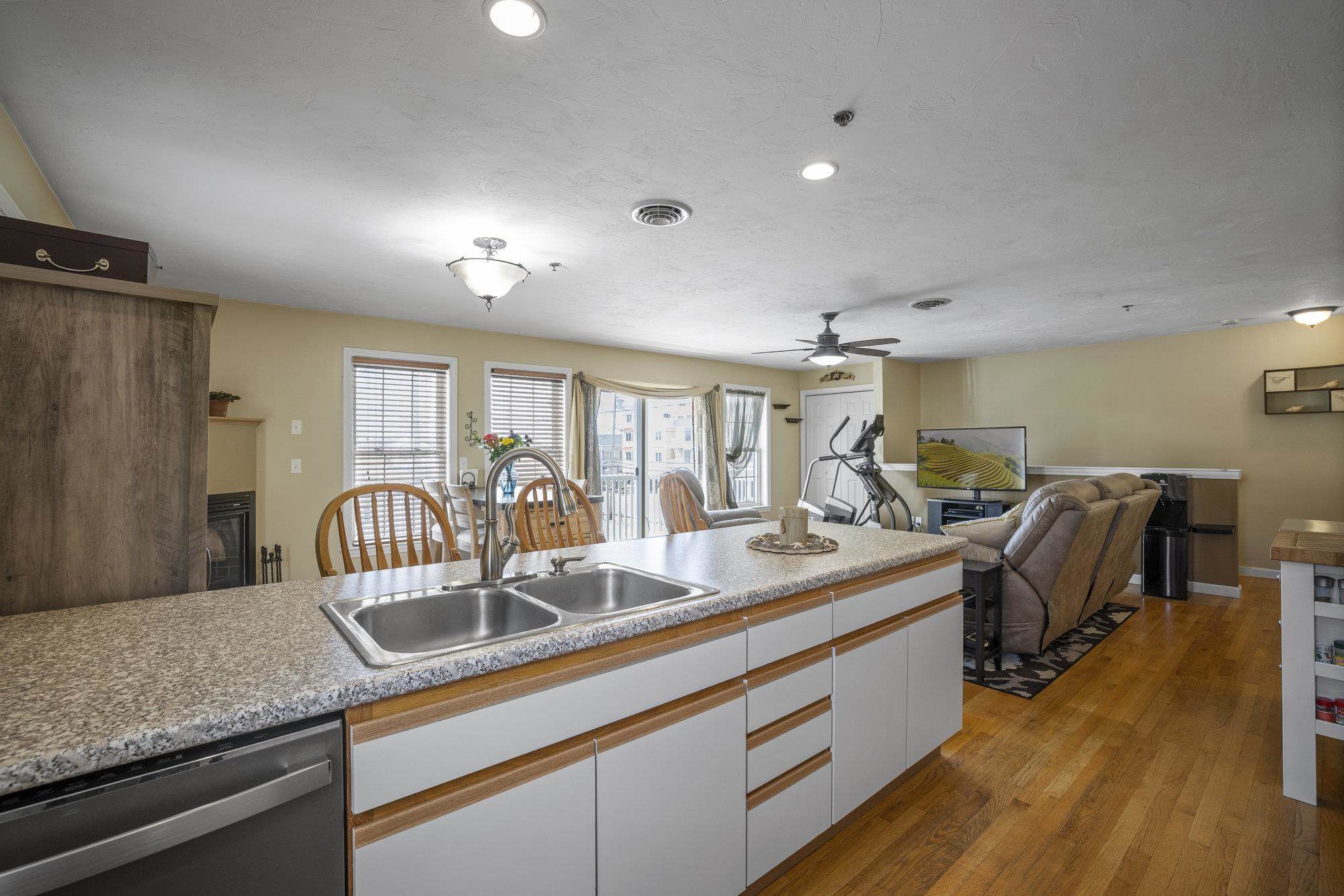 22 J Street, Unit 2 Hampton, NH 03842 - Photo 15 of 36 Gallery Image 15