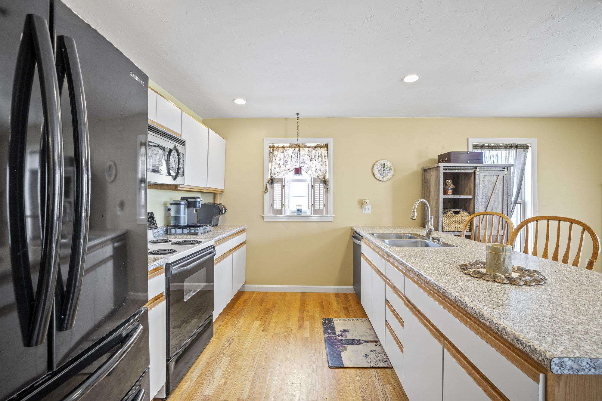 22 J Street, Unit 2 Hampton, NH 03842 - Photo 16 of 36 Gallery Image 16