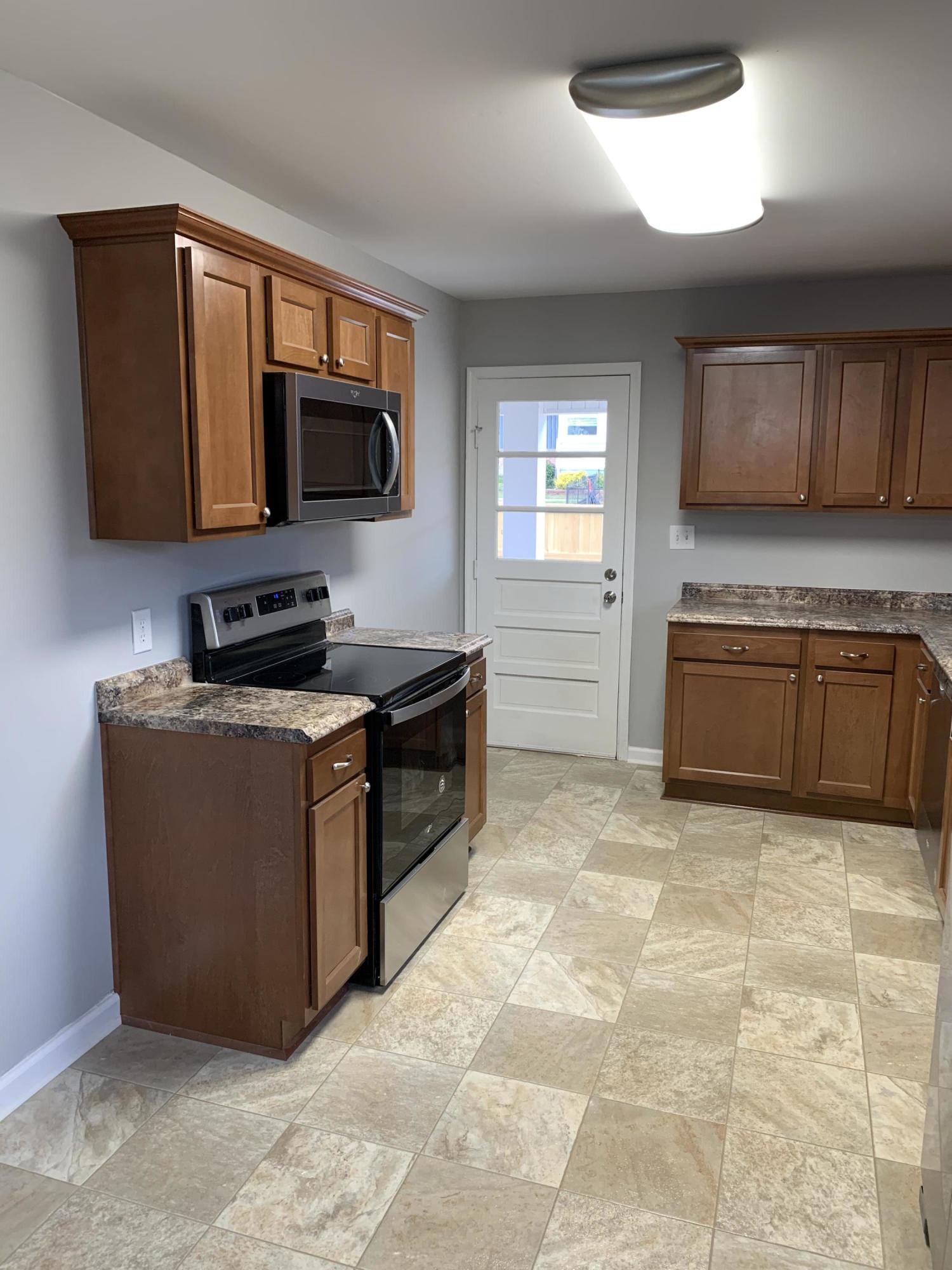 5929 Plantation Road Roanoke, VA 24019 - Photo 5 of 23 IMG_7565