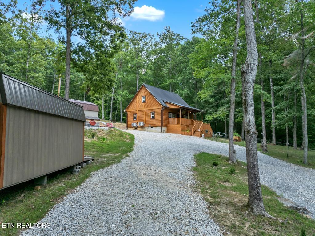 279 Bear Hollow Road Oneida, TN 37841 - Photo 6 of 33 oneida-29