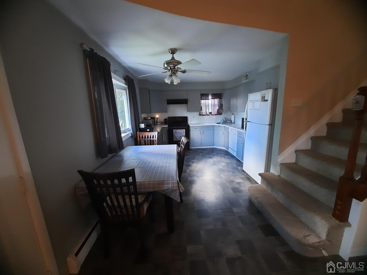 31 Eardley Road Edison, NJ 08817 - Photo 3 of 13 Eat-in Kitchen