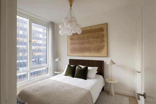 $1,495,000 | 135 East 47th Street, Unit 24E | Midtown East