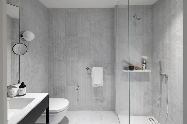 $1,495,000 | 135 East 47th Street, Unit 24E | Midtown East