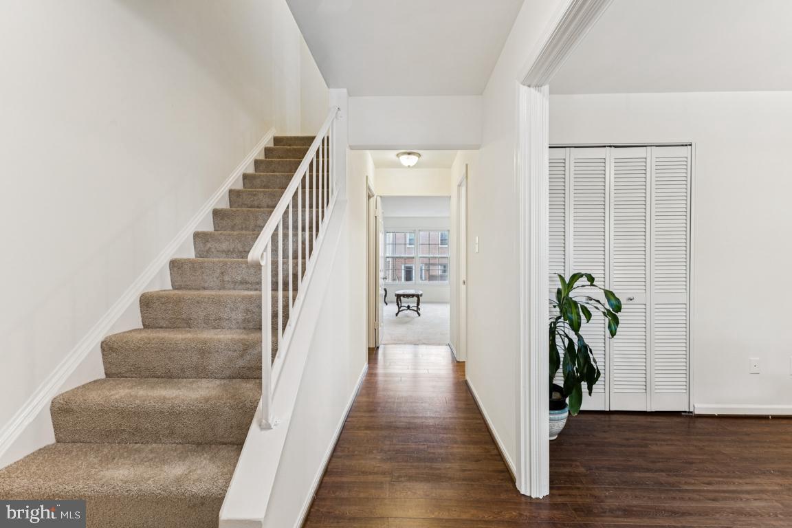 10255 Braddock Road Fairfax, VA 22032 - Photo 2 of 24