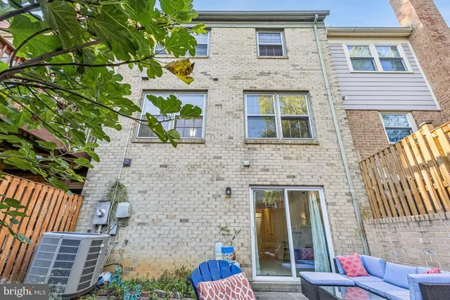 $574,900 | 10255 Braddock Road, Fairfax, VA 22032