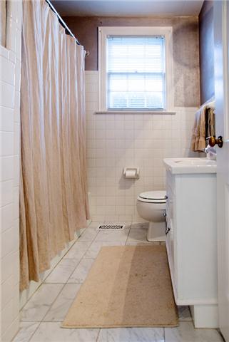 106 Alton Road Nashville, TN 37205 - Photo 11 of 15 Full bath with marble tile floor, tile tub/shower with new shower head and sink faucet