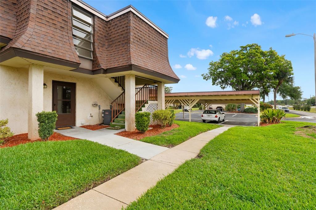 7131 Dell Road, Unit 2 New Port Richey, FL 34653 - Photo 3 of 32
