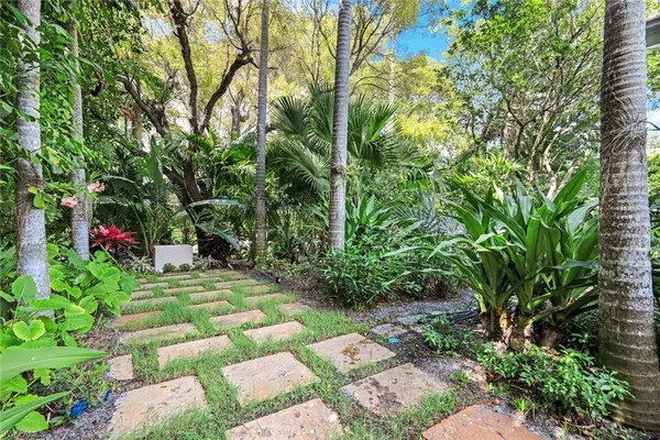 $30,000 | 295 6th Street North, Naples, FL 34102