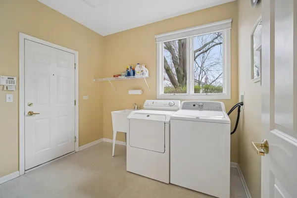 $989,000 | 2262 Carlyle Court, Buffalo Grove, IL 60089