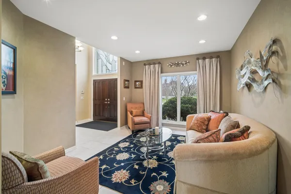 $989,000 | 2262 Carlyle Court, Buffalo Grove, IL 60089