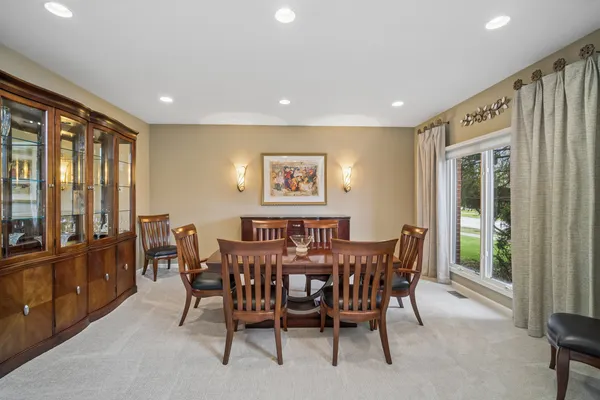 $989,000 | 2262 Carlyle Court, Buffalo Grove, IL 60089