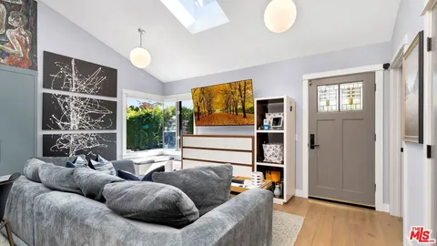 $1,645,000 | 9009 Lloyd Place, West Hollywood, CA 90069