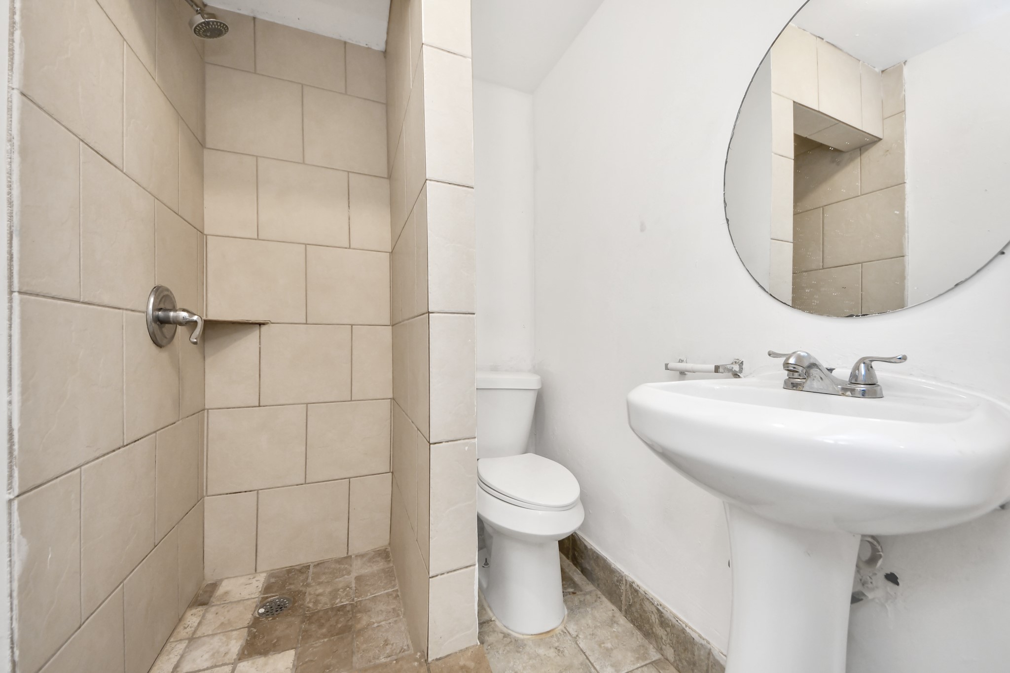 113 Obion Road Houston, TX 77076 - Photo 19 of 22 Bathroom