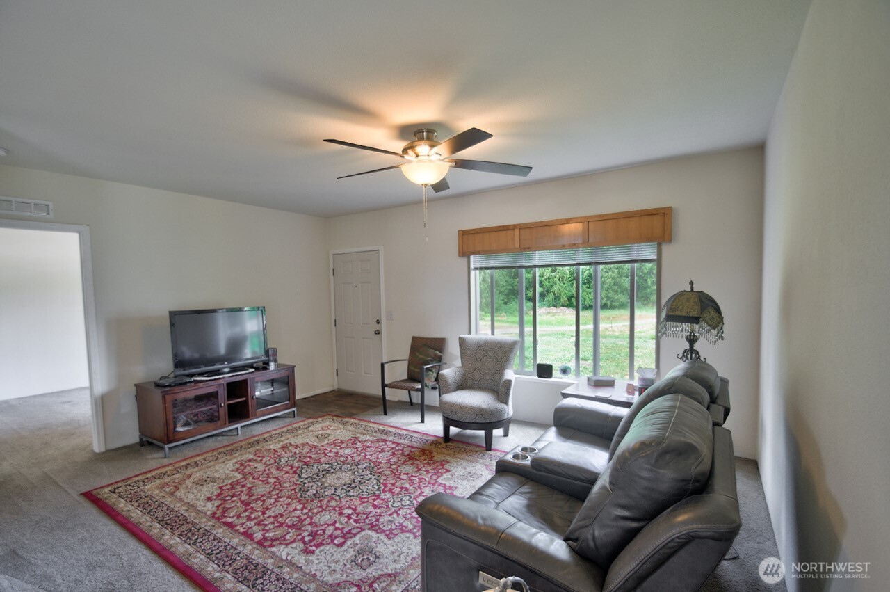 273 Jorgensen Road Onalaska, WA 98570 - Photo 3 of 34 Gallery Image 3