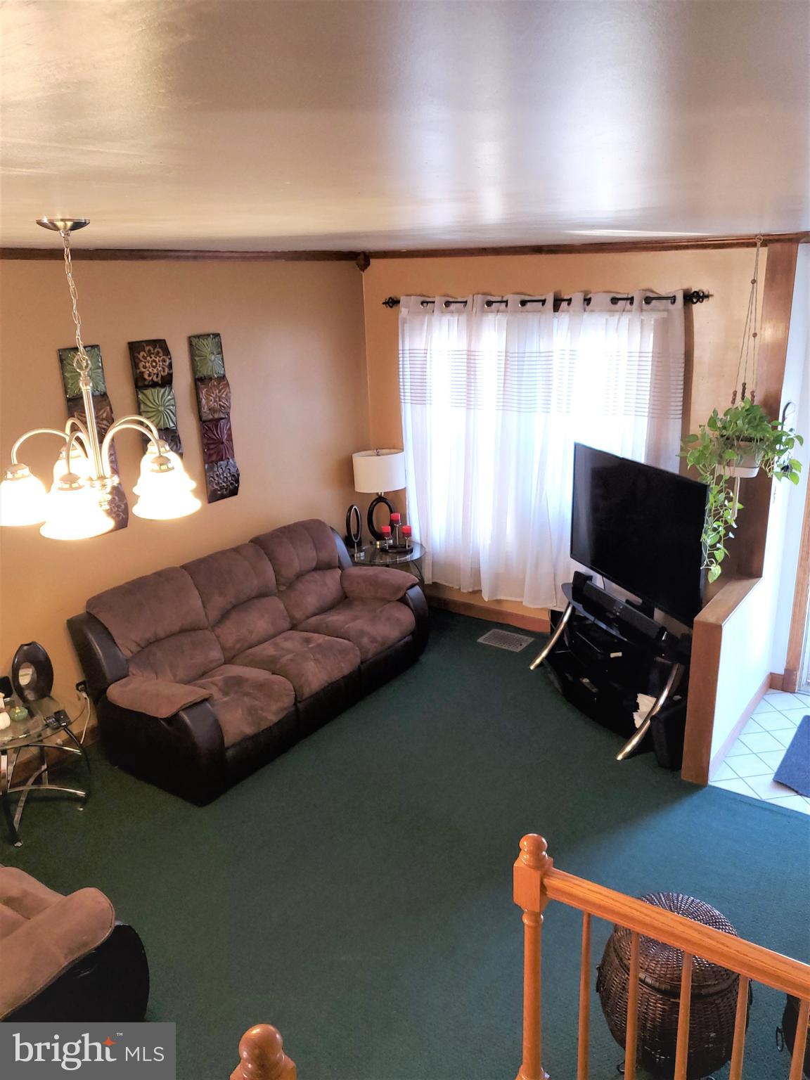 513 Ritter Street Reading, PA 19601 - Photo 14 of 33 Living room