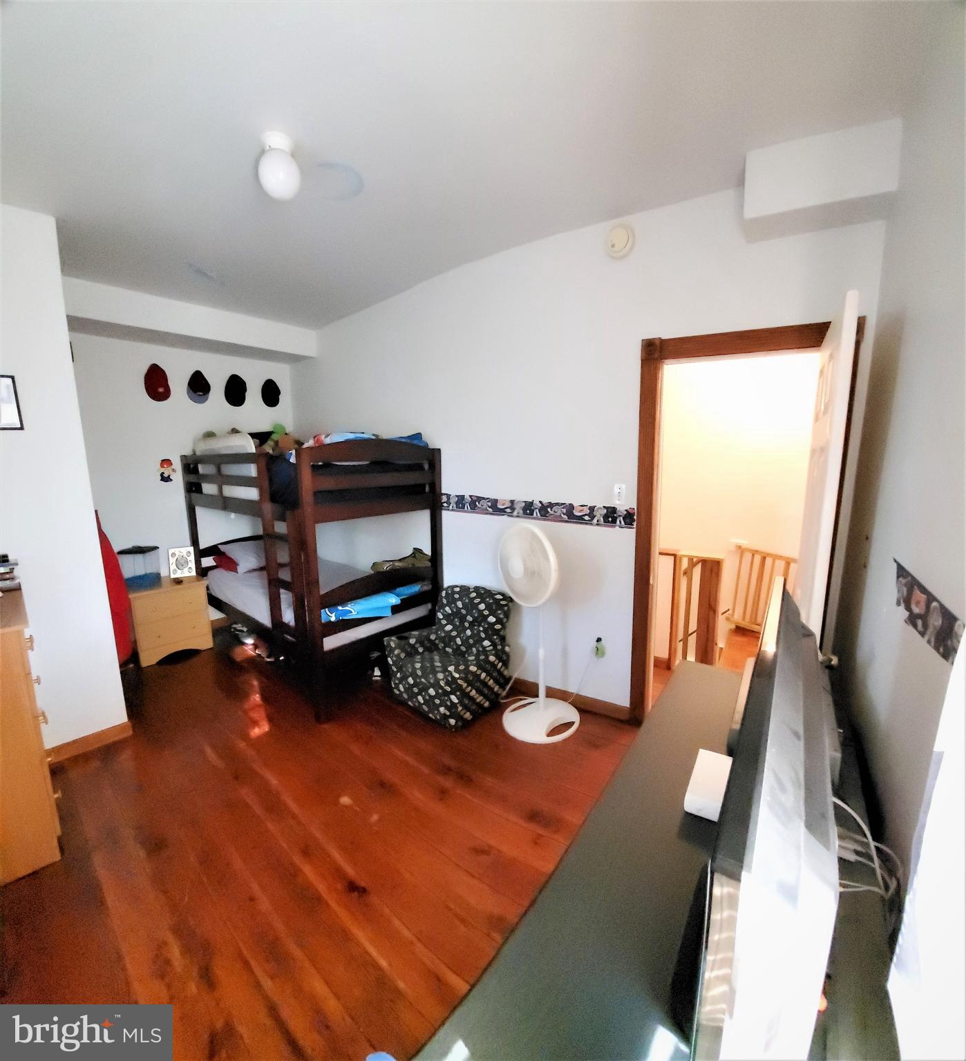 513 Ritter Street Reading, PA 19601 - Photo 23 of 33 middle bedroom