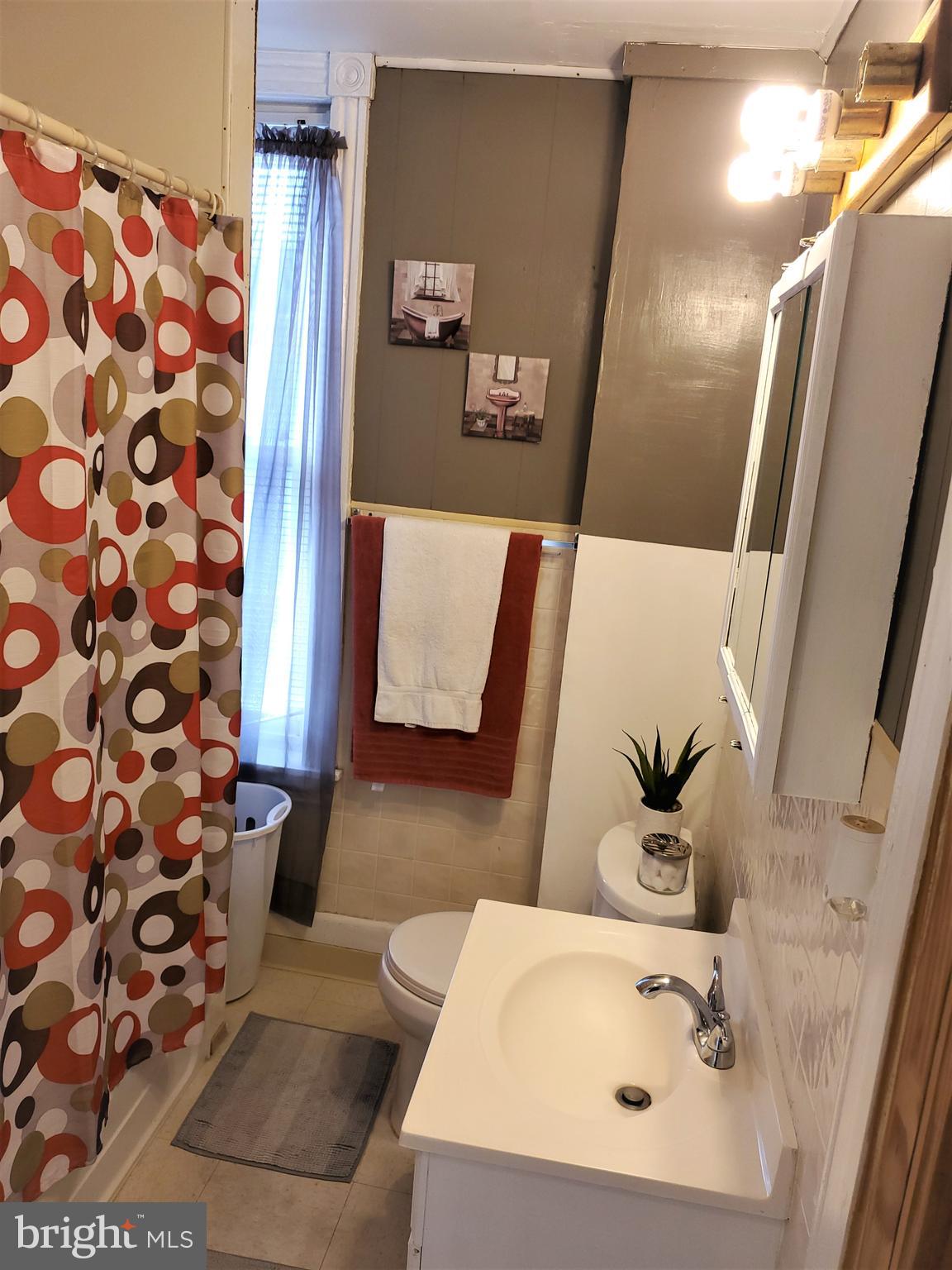 513 Ritter Street Reading, PA 19601 - Photo 26 of 33 Full bath