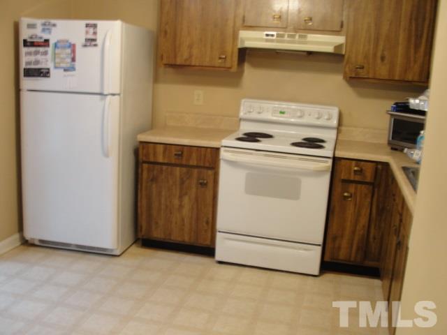 7286 Shellburne Drive, Unit J1 Raleigh, NC 27612 - Photo 4 of 11 a utility room with dryer and washer
