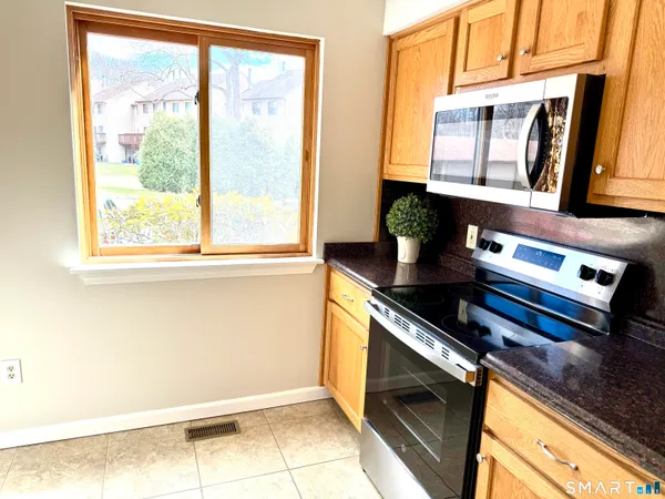 $249,900 | 169 Greenwoods Lane, Unit 169, East Windsor, CT 06088