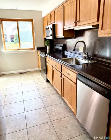 $249,900 | 169 Greenwoods Lane, Unit 169, East Windsor, CT 06088