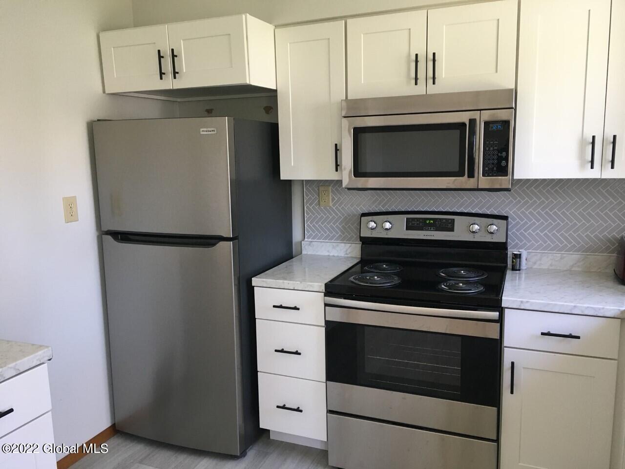 2023 Balltown Road Niskayuna, NY 12309 - Photo 3 of 45 thumbnail_IMG_0990