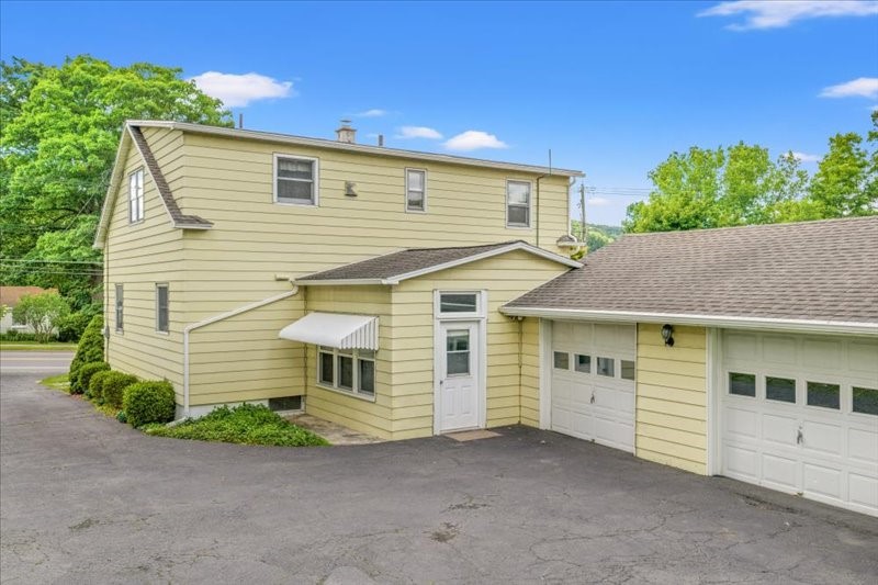 606 Reynolds Road Johnson City, NY 13790 - Photo 2 of 38