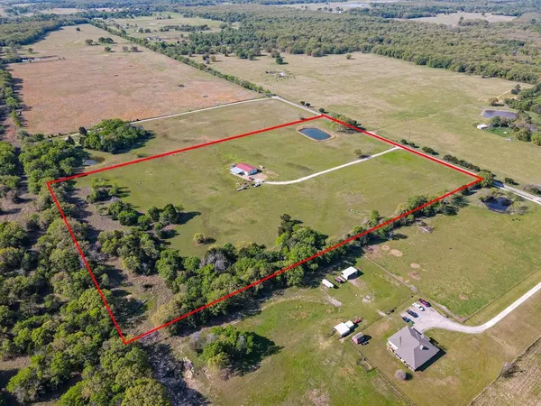 an aerial view of a tennis court