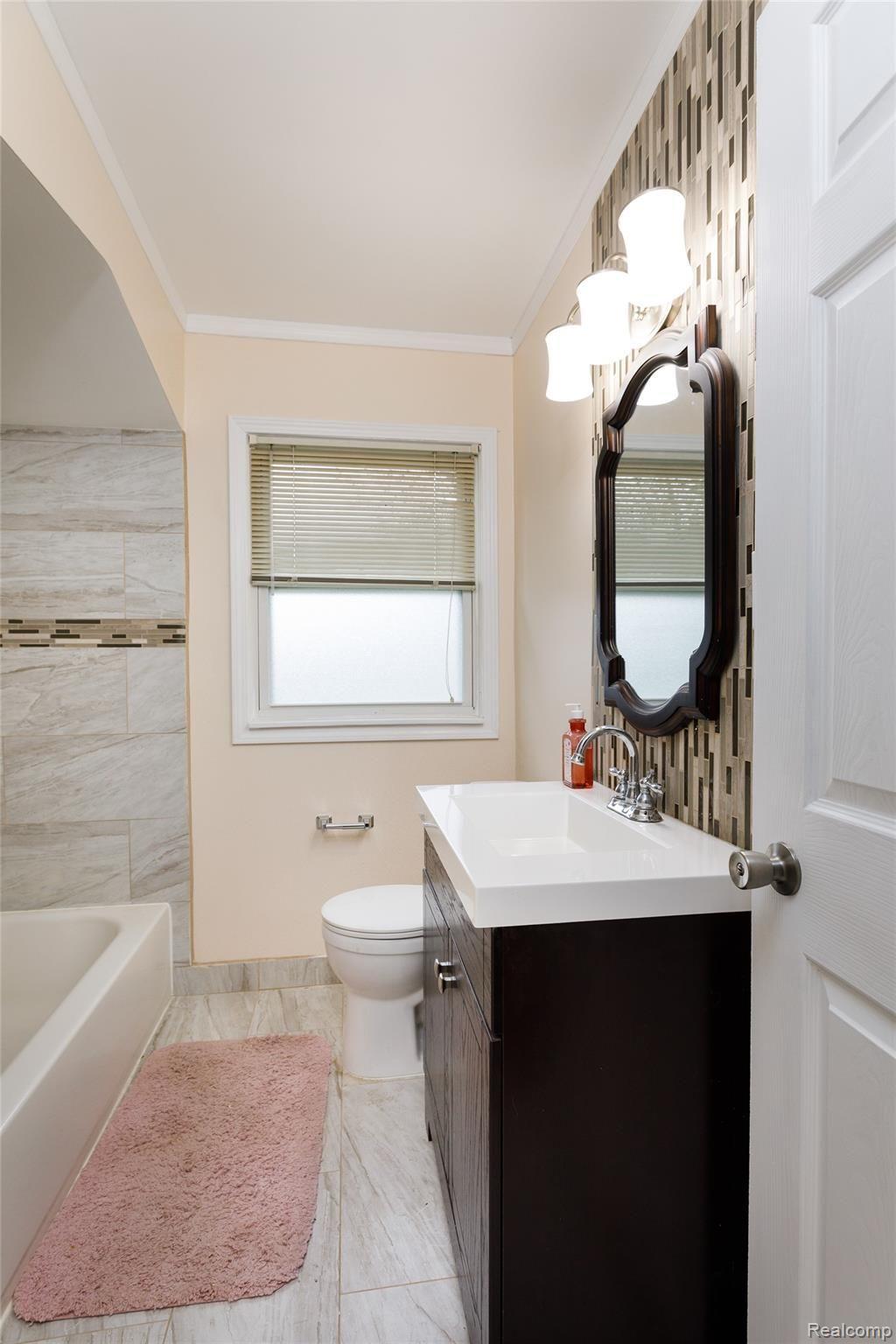 74 Muir Road Grosse Pointe, MI 48236 - Photo 7 of 14 74-Muir-007.jpg