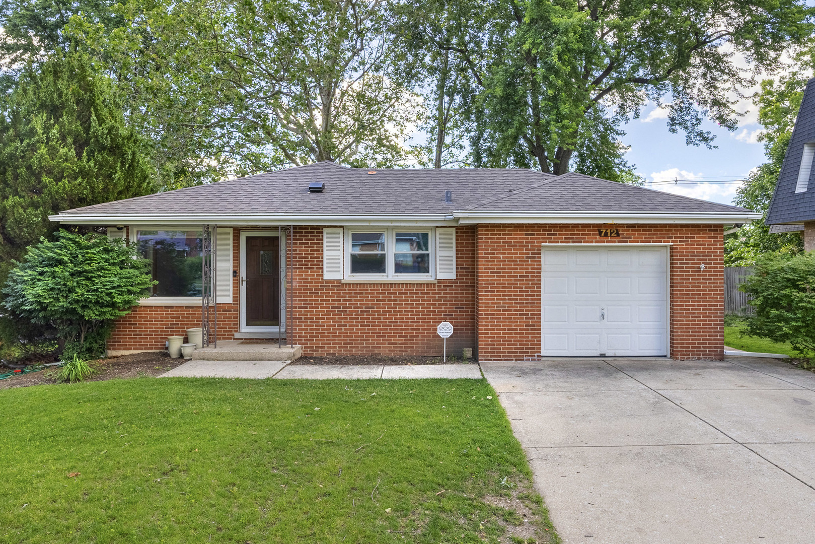 712 Spring Street Roselle, IL 60172 - Photo 3 of 31