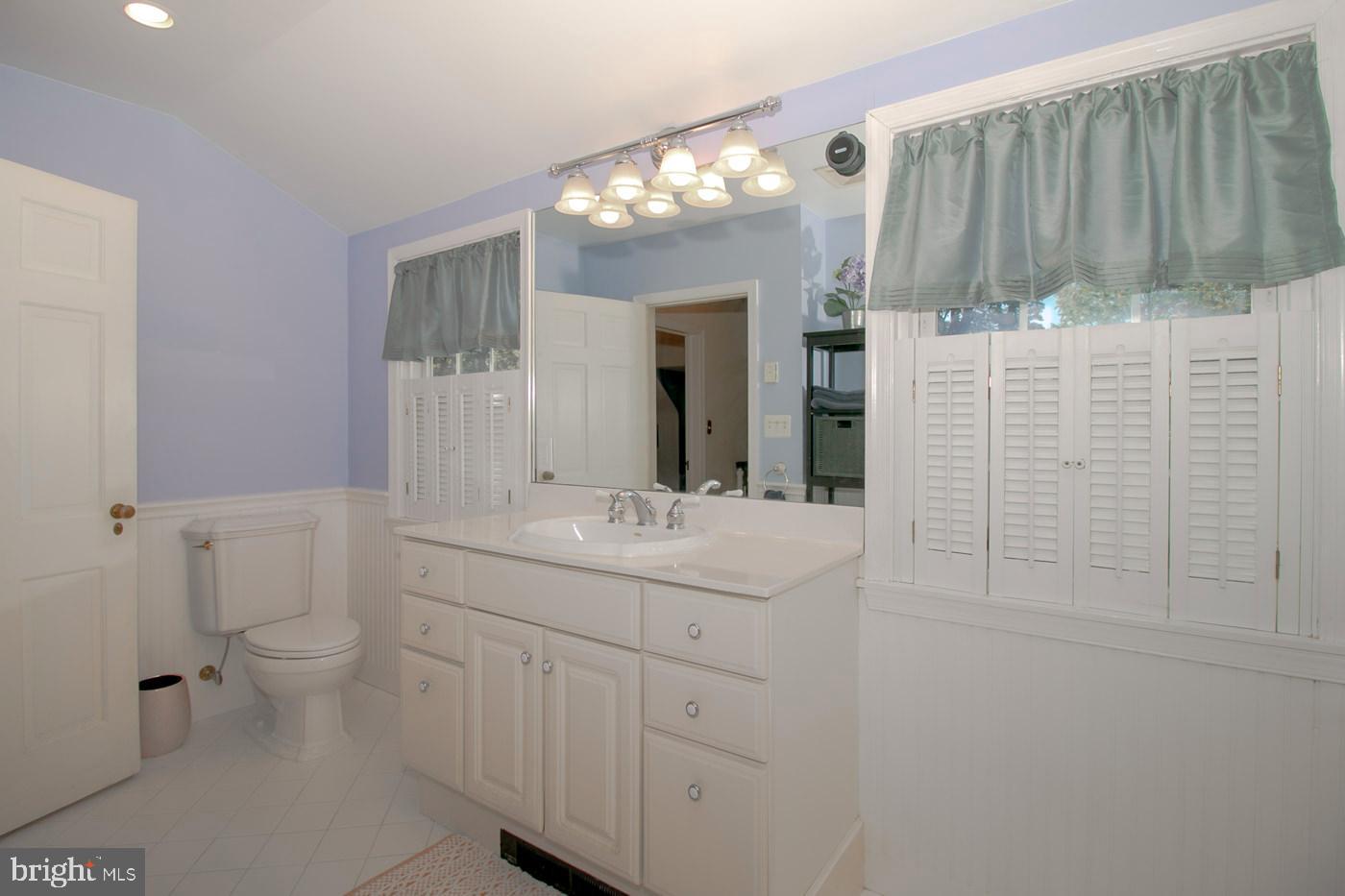 103 Greenbrier Road Towson, MD 21286 - Photo 31 of 53 Second floor master & hall bath - 2 access points