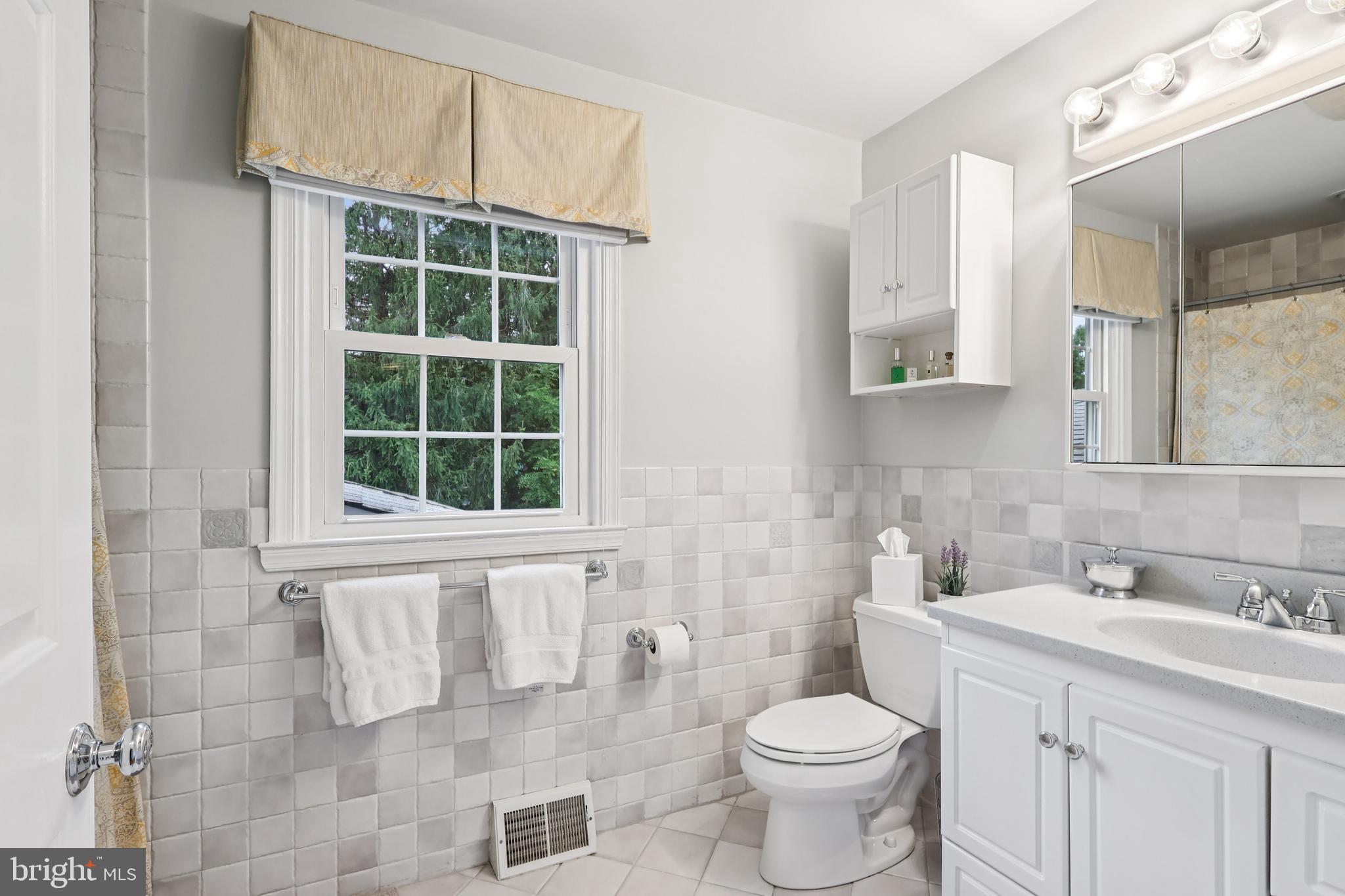 633 Foxfields Road Bryn Mawr, PA 19010 - Photo 23 of 44 Primary Bathroom