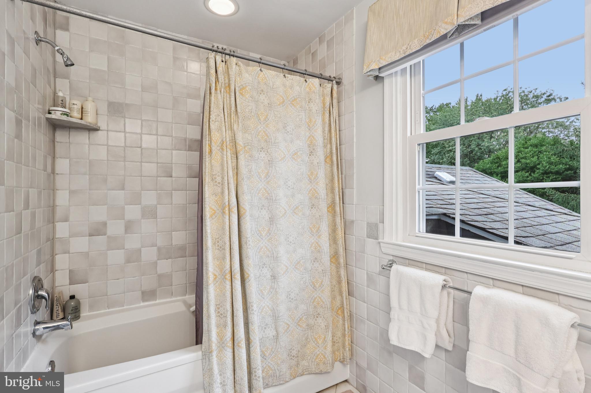 633 Foxfields Road Bryn Mawr, PA 19010 - Photo 24 of 44 Primary Bathroom
