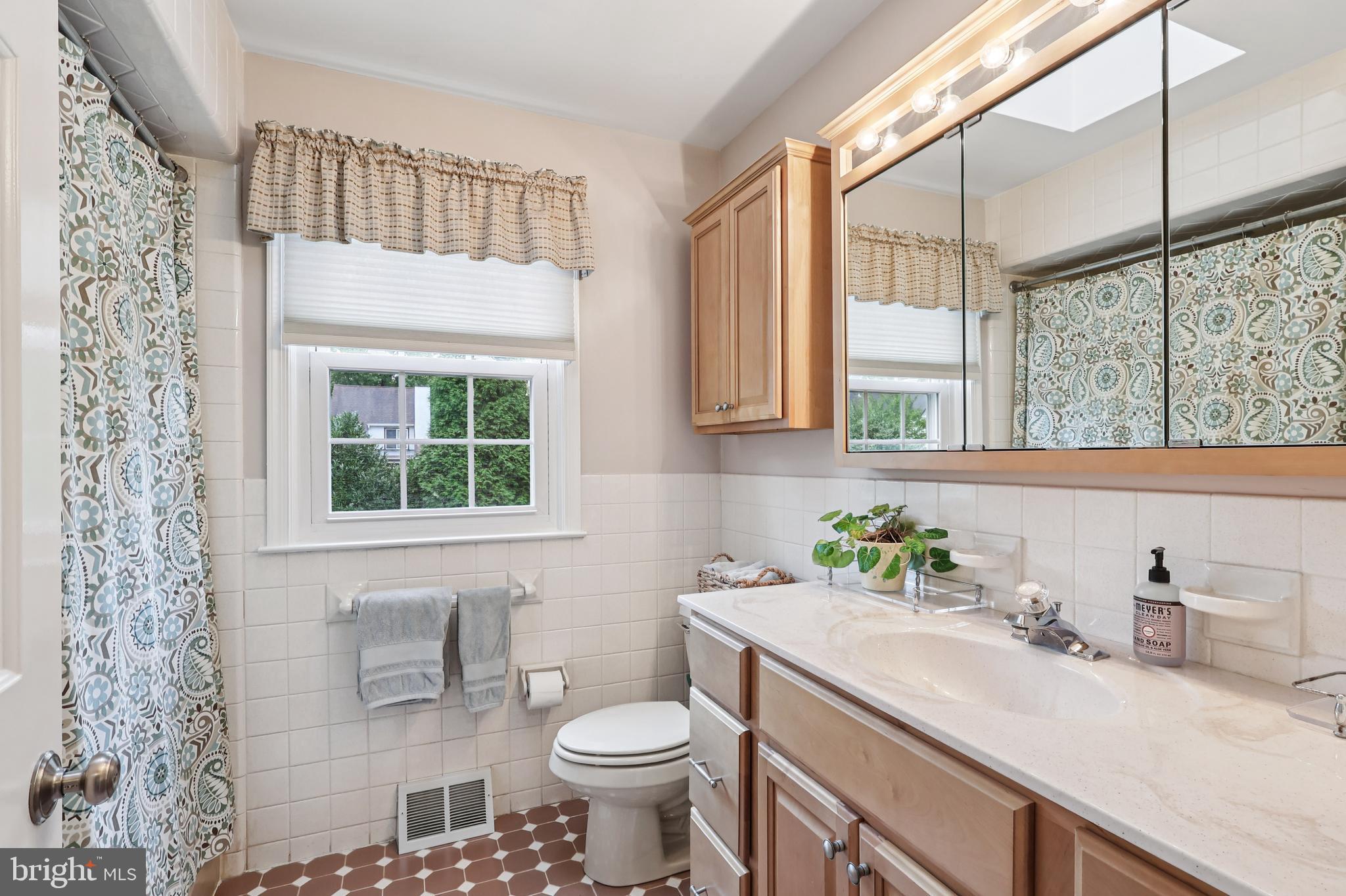 633 Foxfields Road Bryn Mawr, PA 19010 - Photo 29 of 44 Hall Bathroom