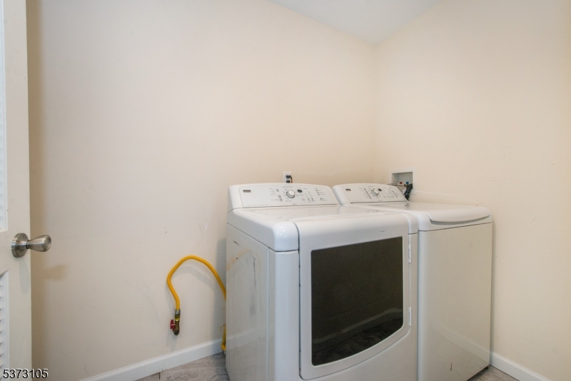848 Lafayette Street Elizabeth, NJ 07201 - Photo 20 of 21 a utility room with dryer and washer