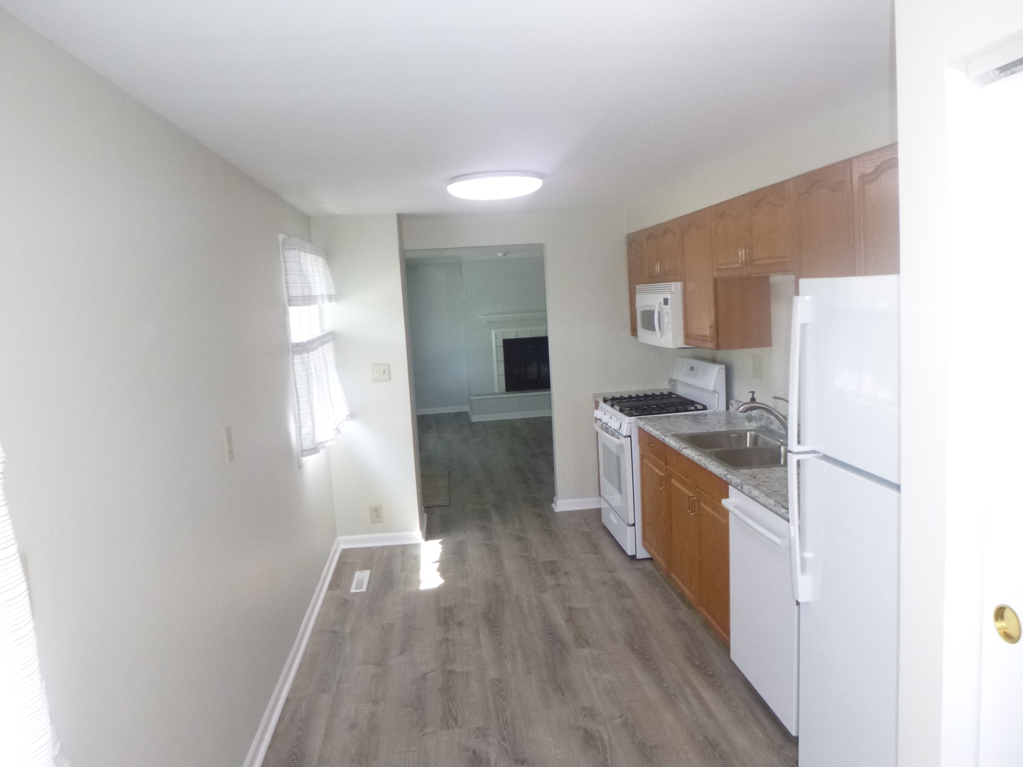 116 Del Rio Road Carpentersville, IL 60110 - Photo 17 of 27 Gallery Image 17